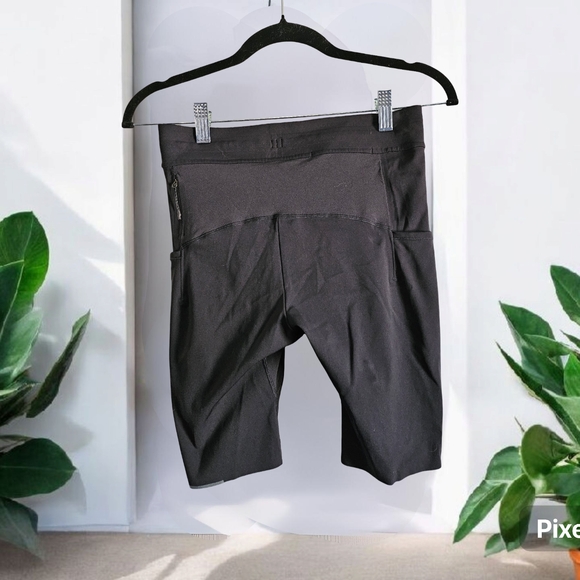 Lululemon Athletic Shorts With Pockets - Picture 2 of 2